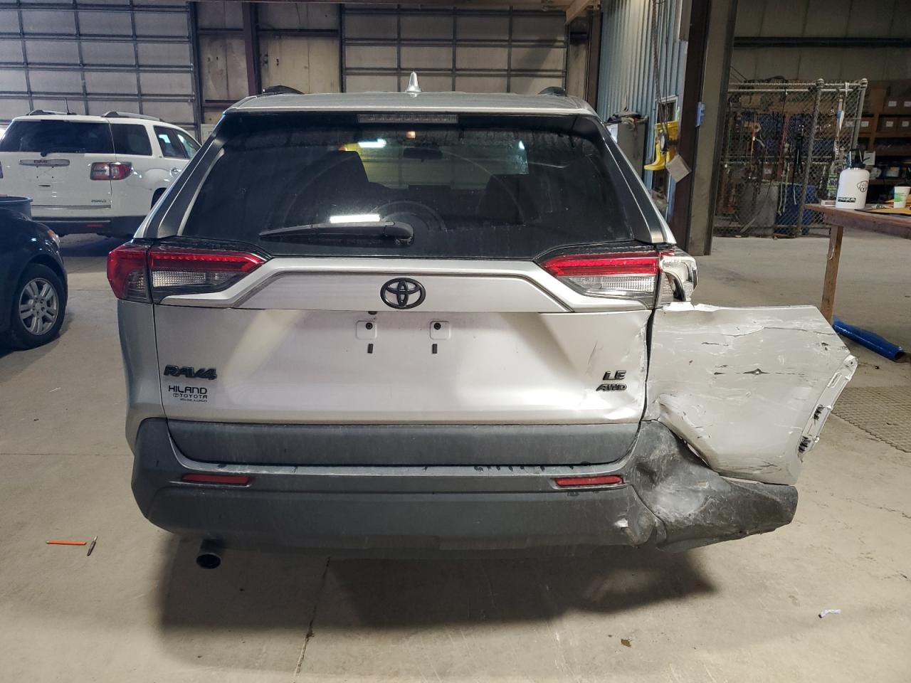 Toyota RAV4 Le Image 6