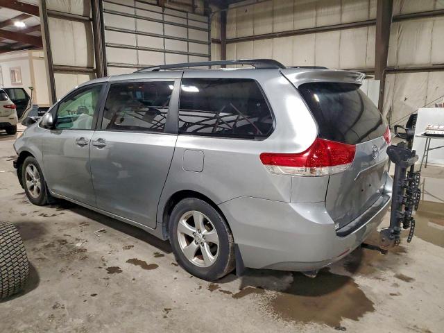 Toyota Sienna Le Image 3