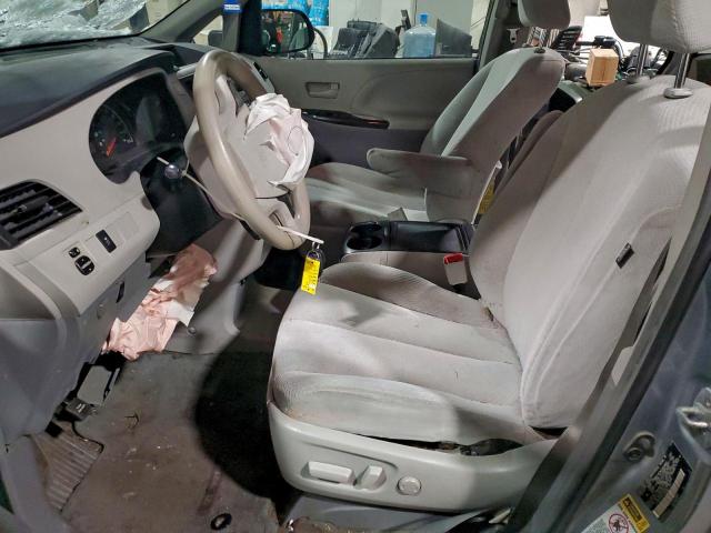 Toyota Sienna Le Image 6