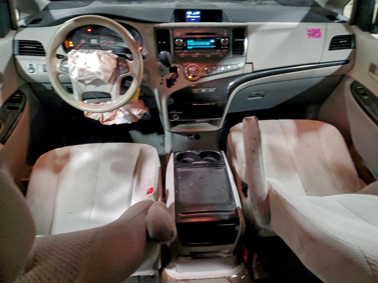 Toyota Sienna Le Image 8