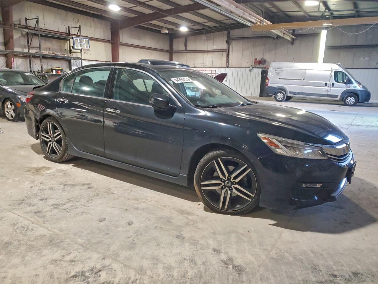 Honda Accord Touring Image 3