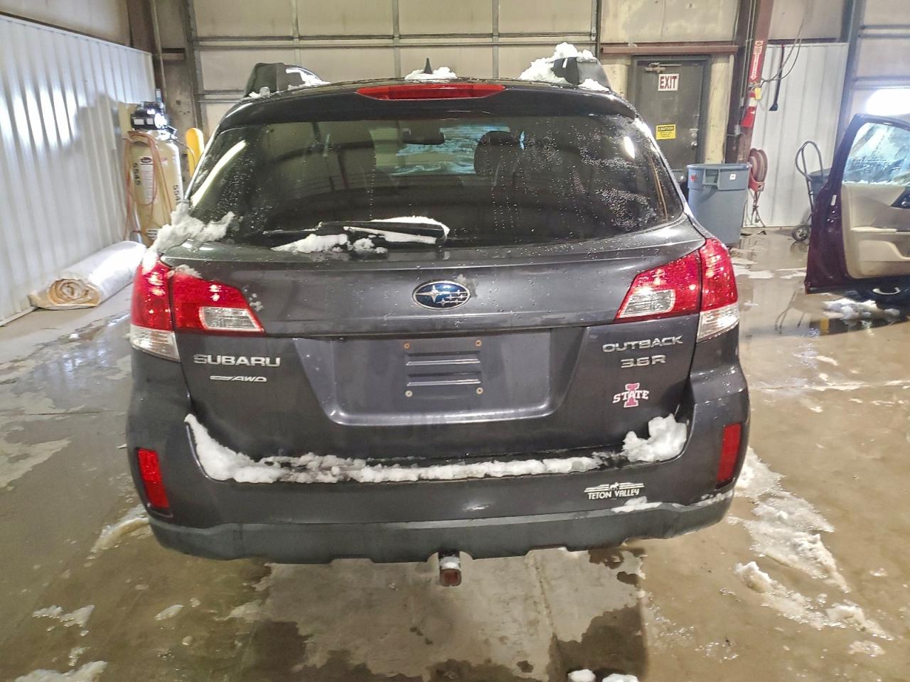 Subaru Outback 3.6r Limited Image 2