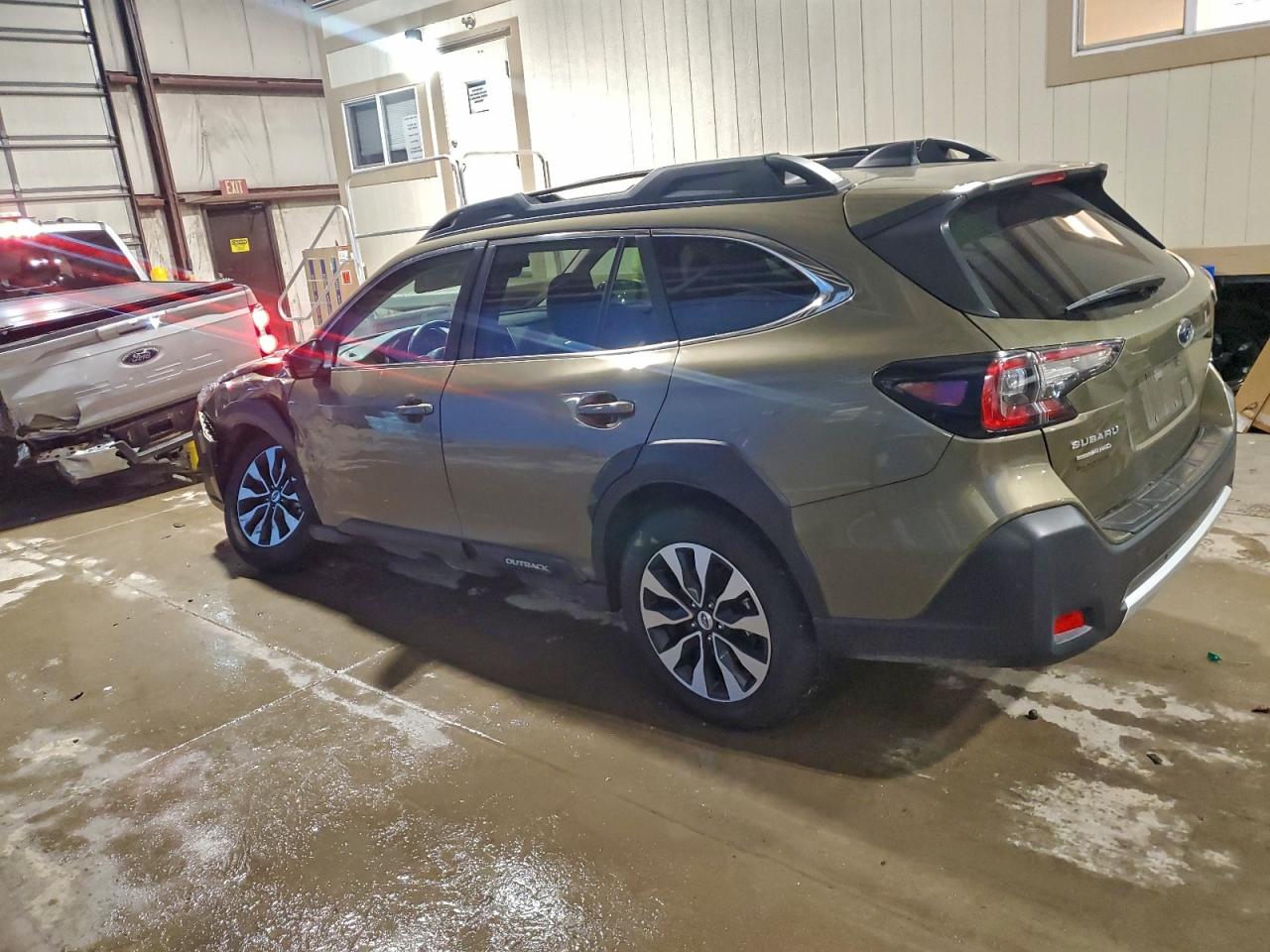 Subaru Outback Limited Image 2