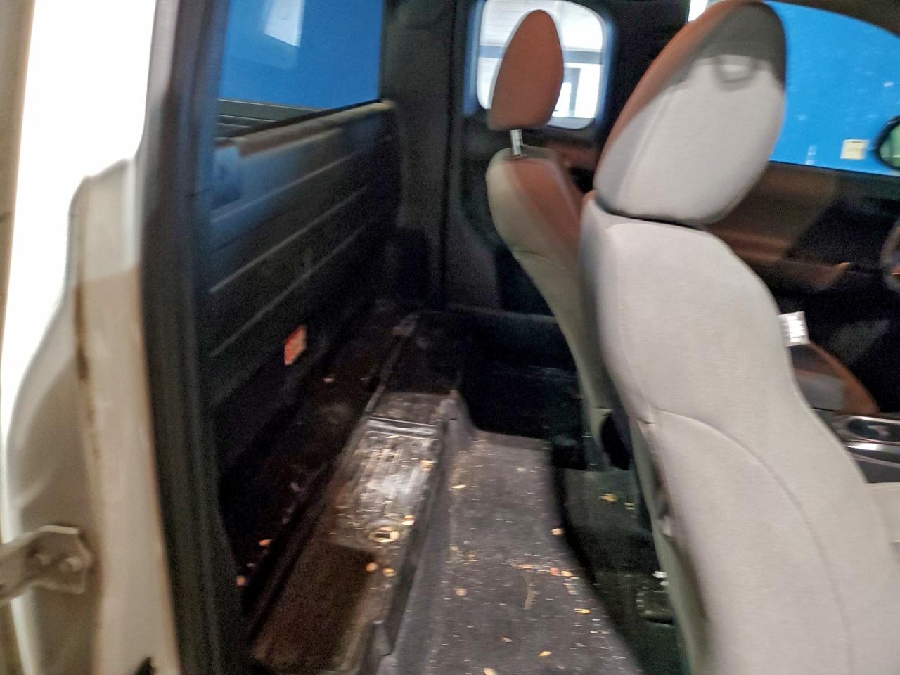 Toyota Tacoma Access Cab Image 2