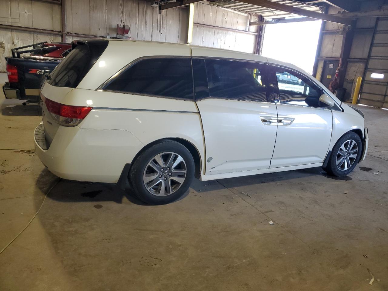 Honda Odyssey Touring Image 4