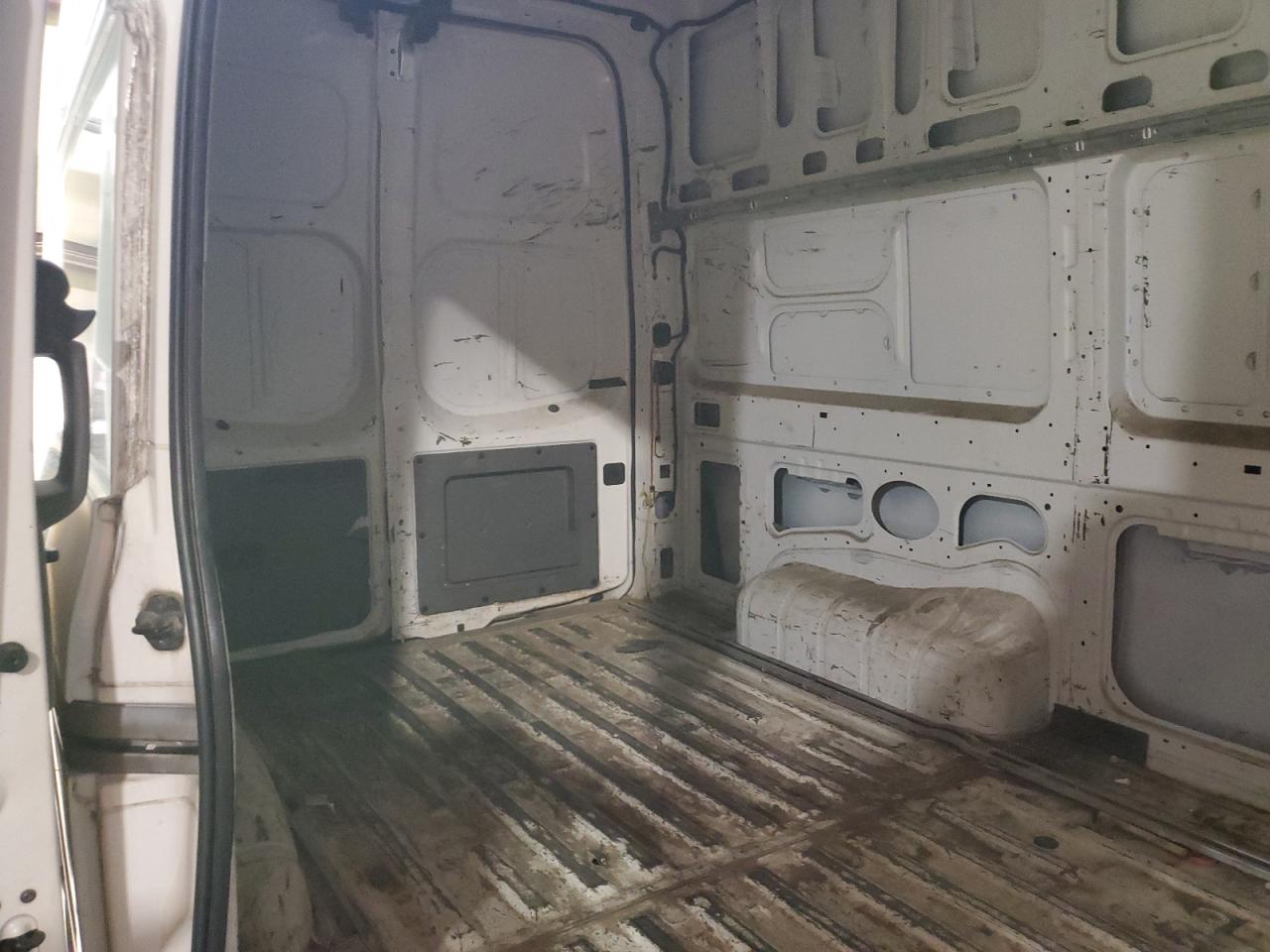 Nissan Nv 2500 Image 11