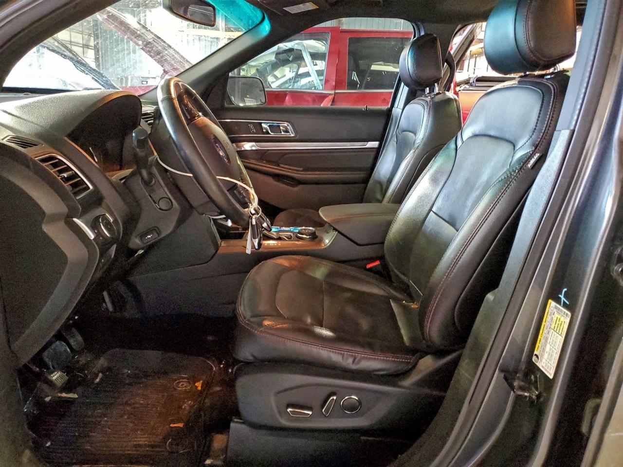 Ford Explorer Sport Image 5