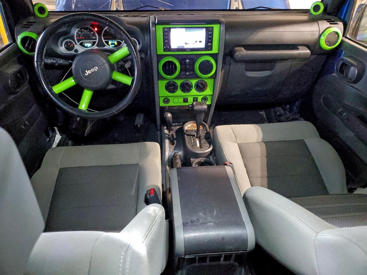 Jeep Wrangler Sahara Image 6