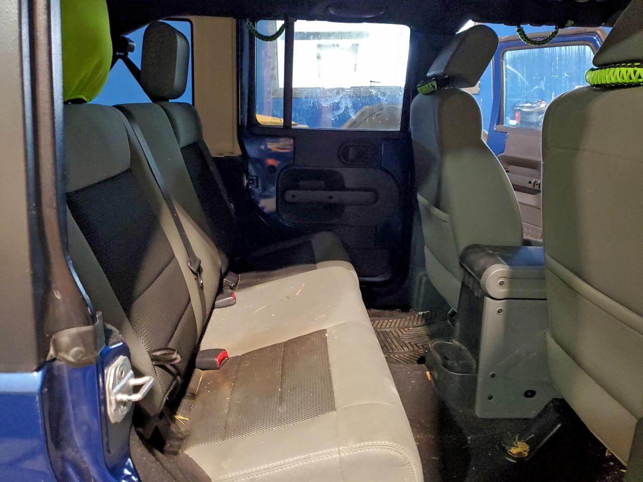 Jeep Wrangler Sahara Image 8