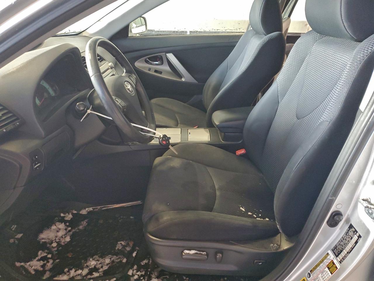 Toyota Camry Base Image 3