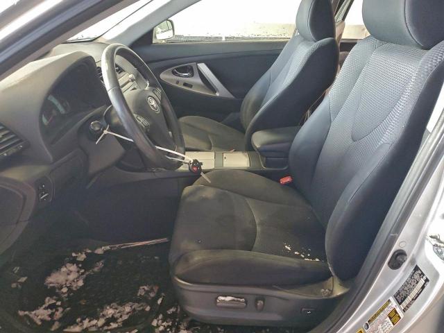 Toyota Camry Base Image 3