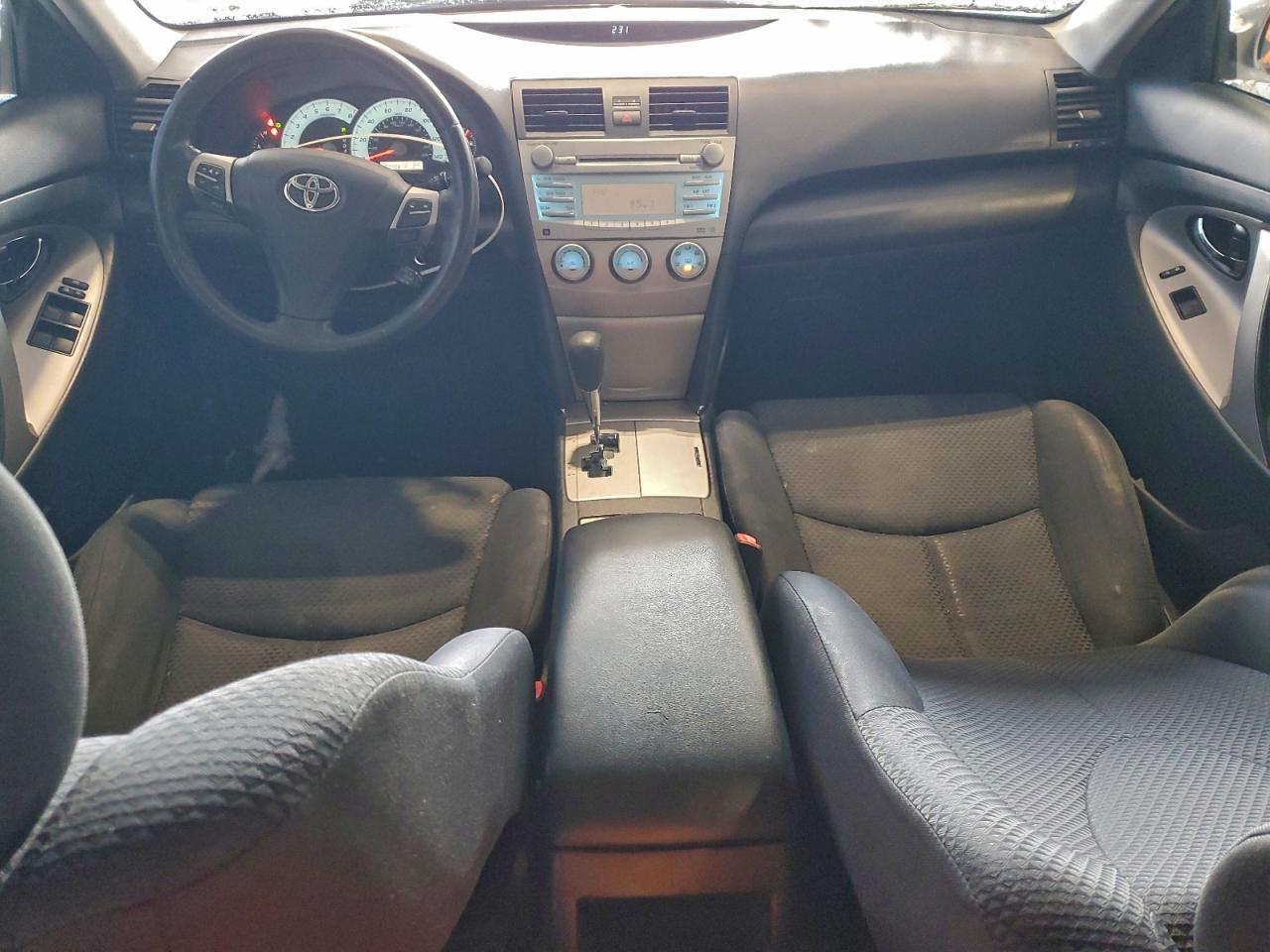 Toyota Camry Base Image 6