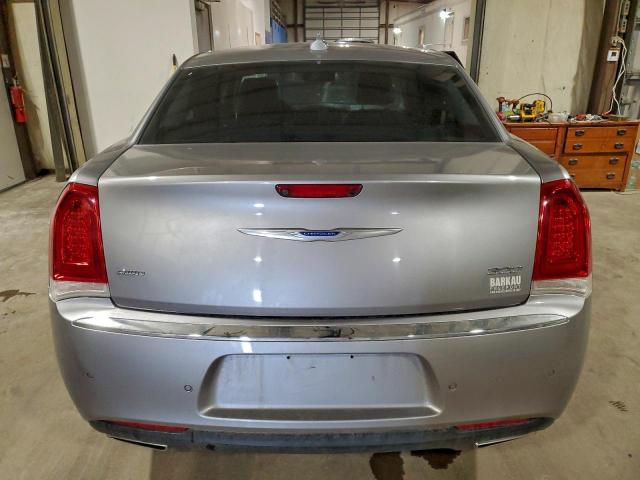 Chrysler 300 Limited Image 6