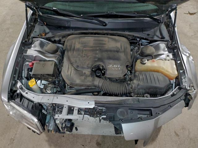 Chrysler 300 Limited Image 3