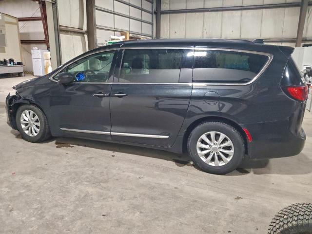 Chrysler Pacifica Touring L Image 13
