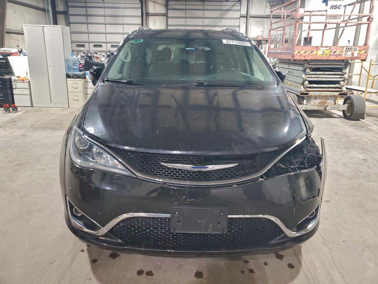 Chrysler Pacifica Touring L Image 3