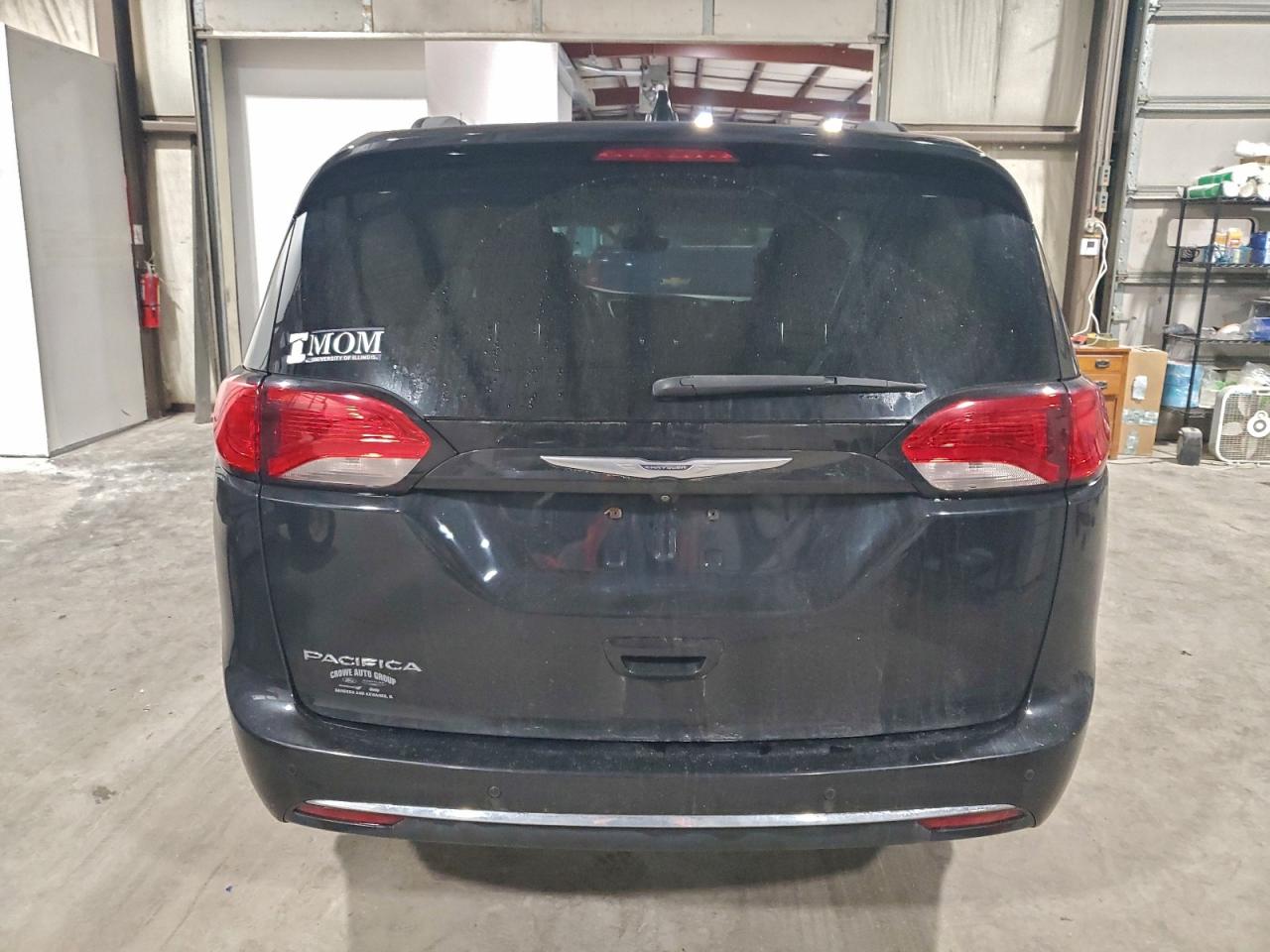 Chrysler Pacifica Touring L Image 7