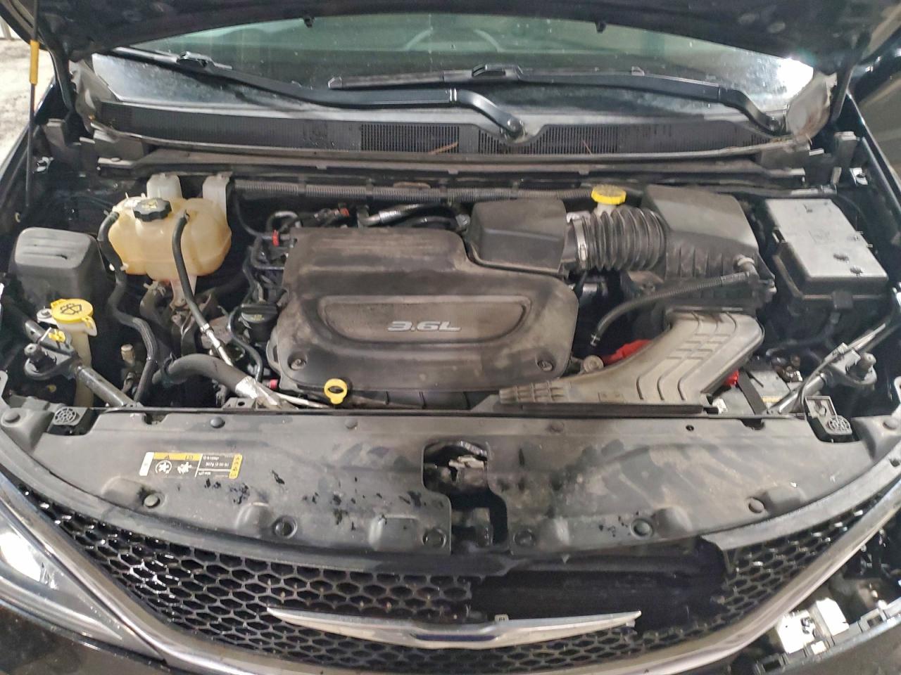 Chrysler Pacifica Touring L Image 9