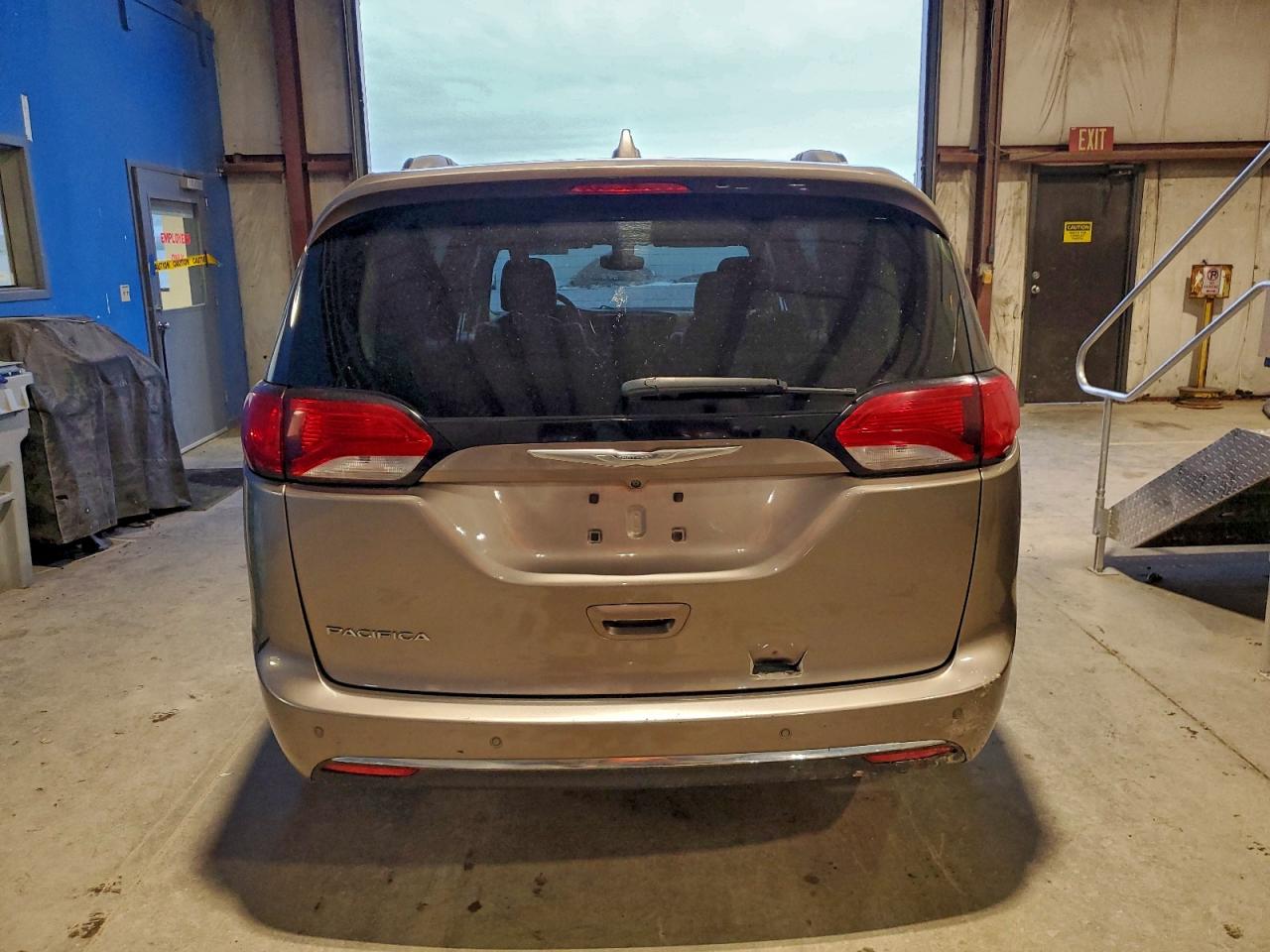 Chrysler Pacifica Touring L Plus Image 7