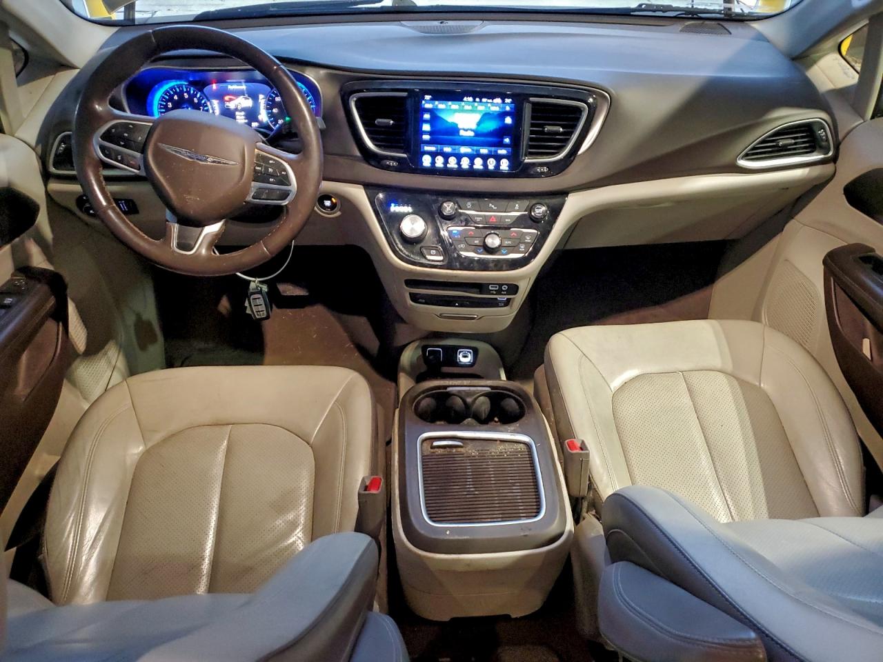 Chrysler Pacifica Touring L Plus Image 2