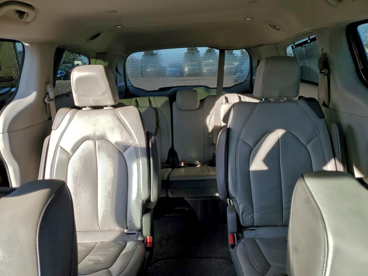 Chrysler Pacifica Touring L Plus Image 9