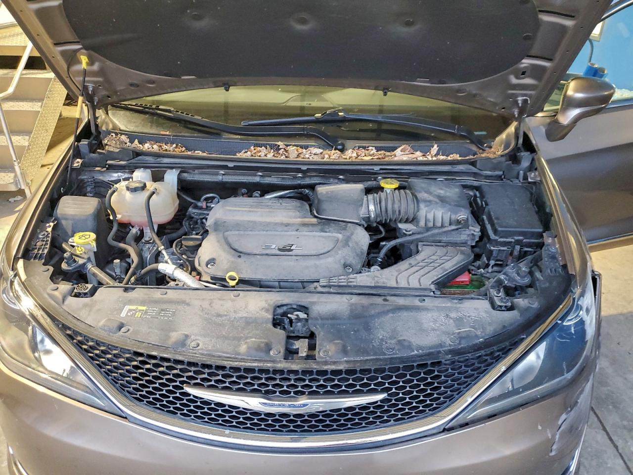 Chrysler Pacifica Touring L Plus Image 10