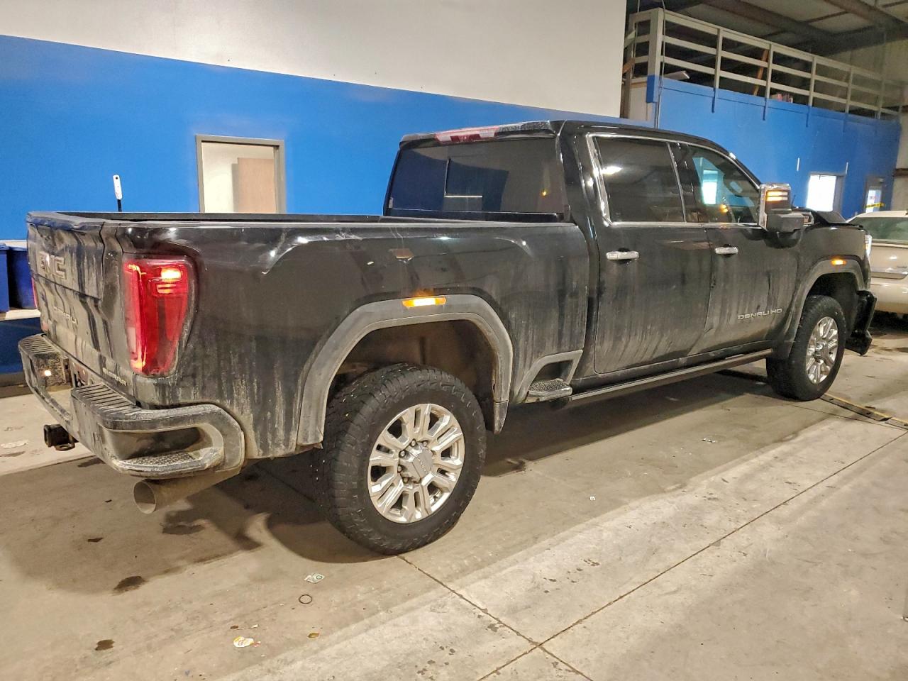 GMC Sierra K2500 Denali Image 4