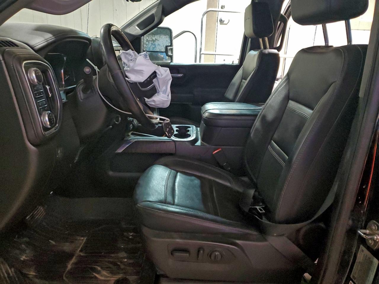 GMC Sierra K2500 Denali Image 5