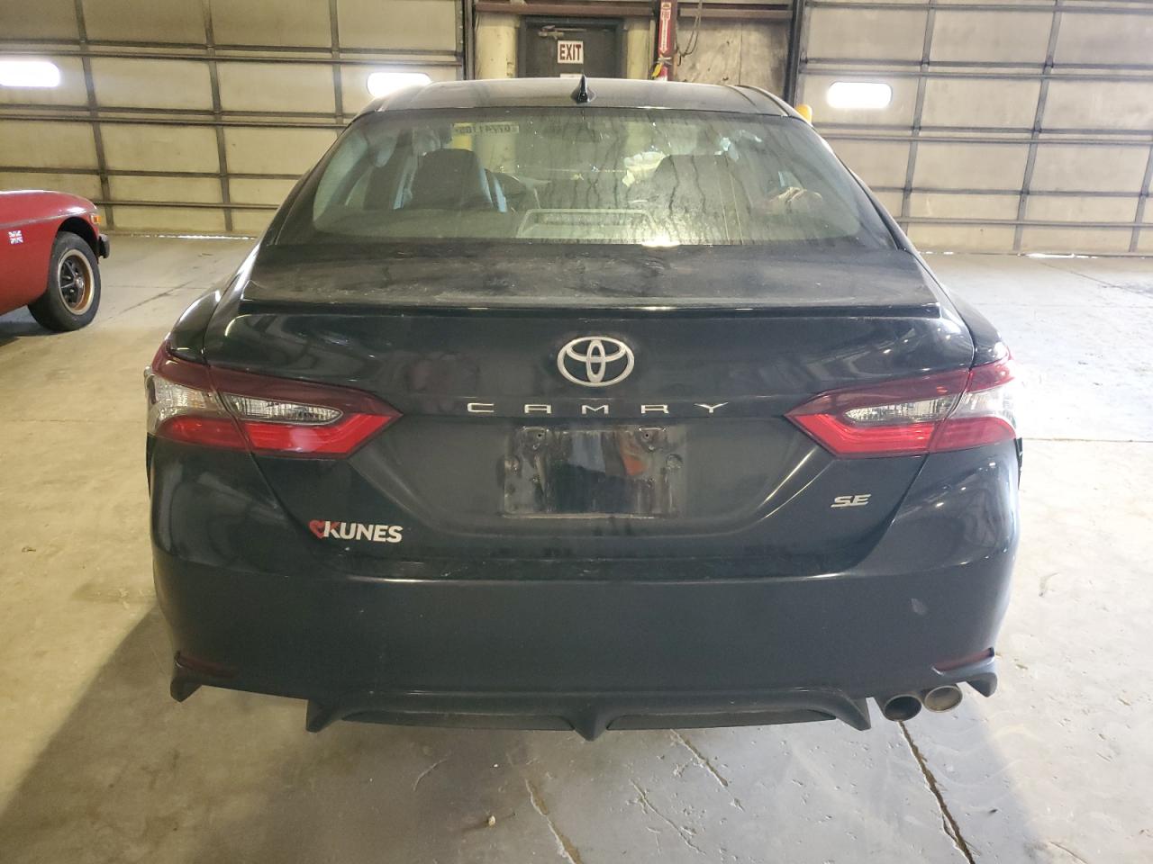 Toyota Camry Se Image 2