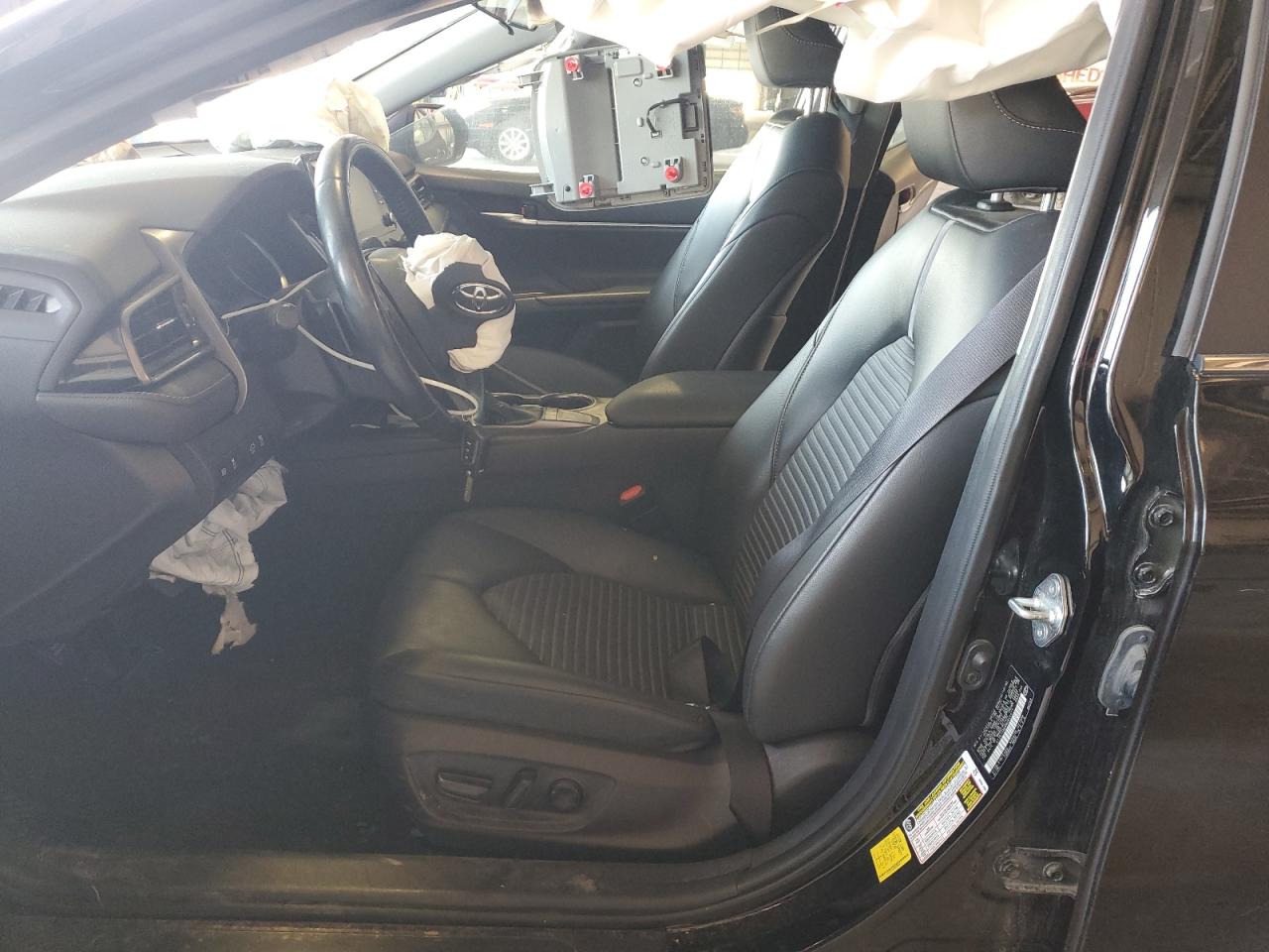 Toyota Camry Se Image 4