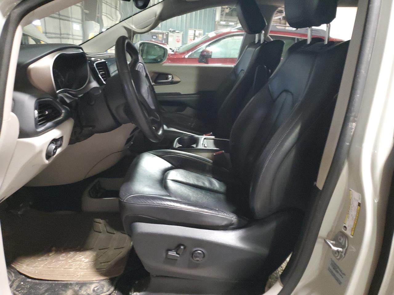 Chrysler Pacifica Touring L Plus Image 10