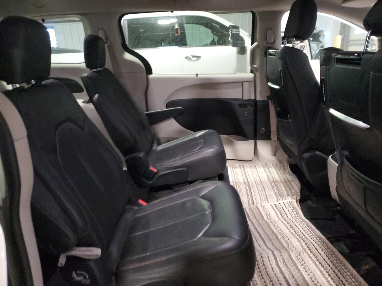 Chrysler Pacifica Touring L Plus Image 13