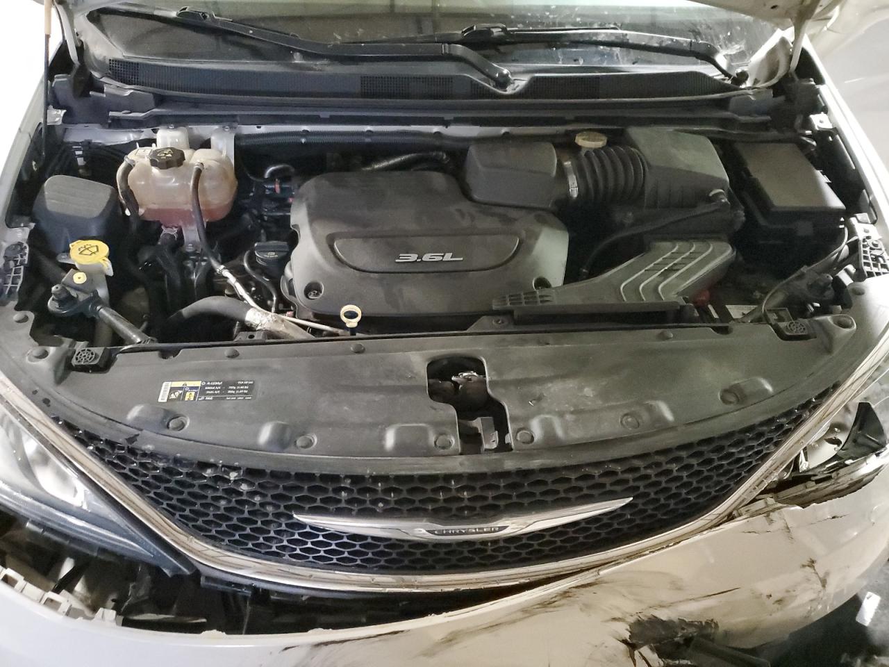 Chrysler Pacifica Touring L Plus Image 7