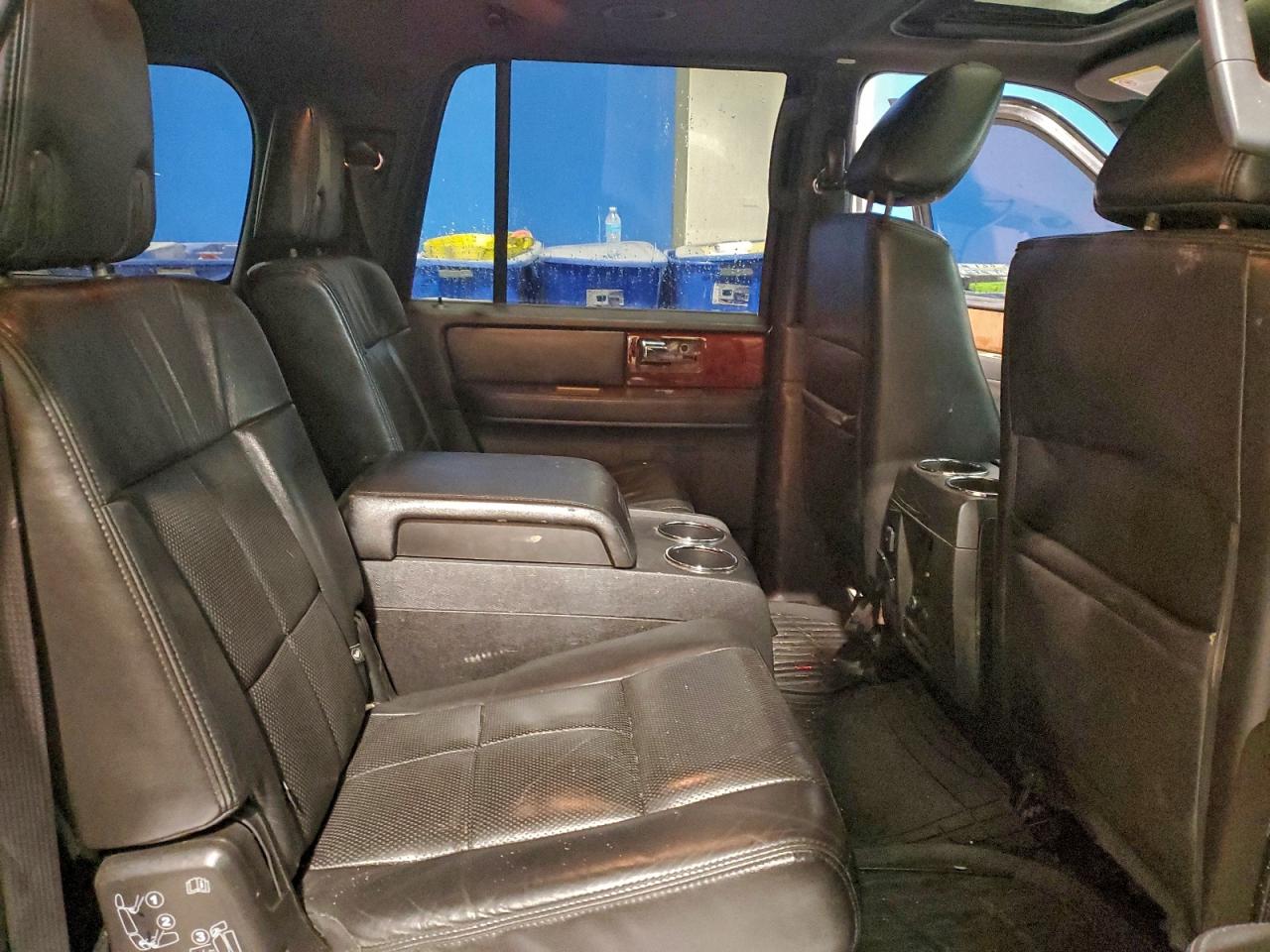 Lincoln Navigator L Image 2