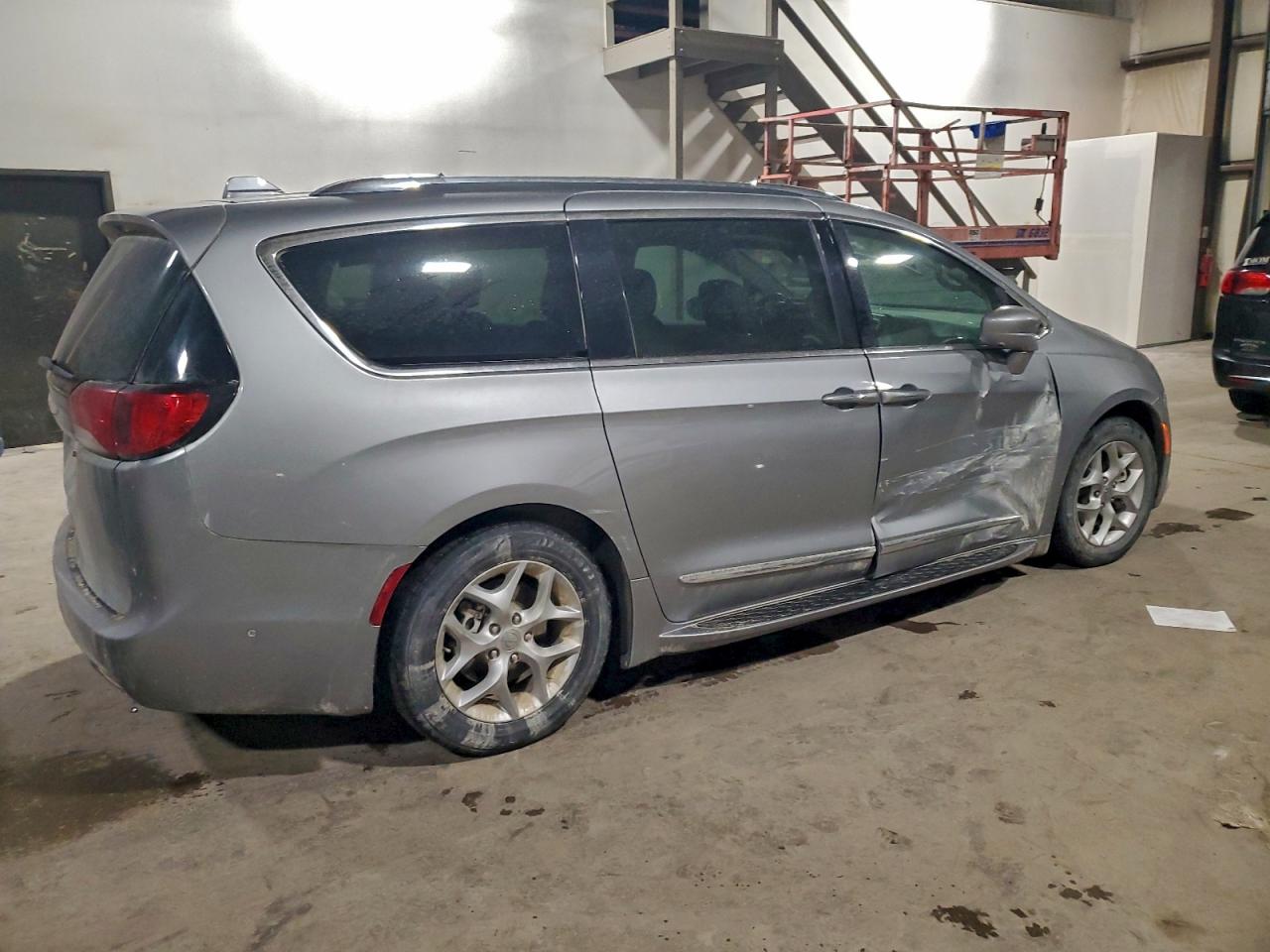 Chrysler Pacifica Touring L Plus Image 3