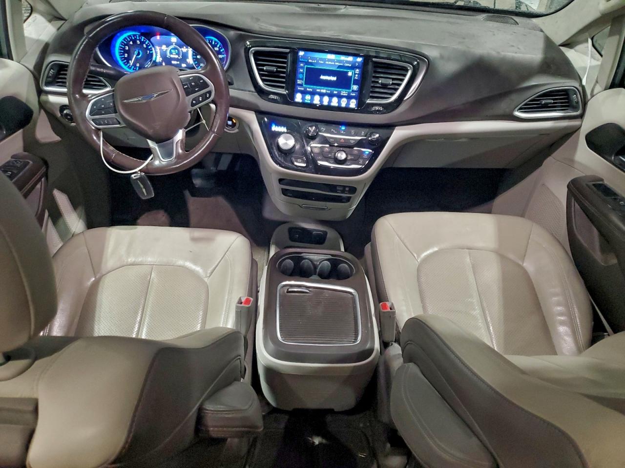 Chrysler Pacifica Touring L Plus Image 9