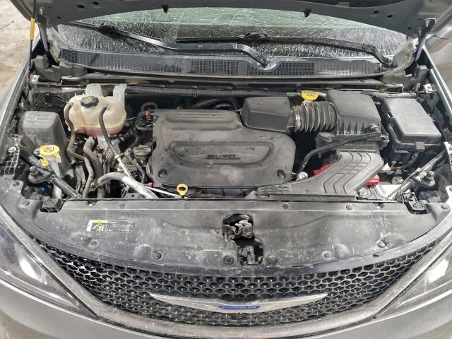 Chrysler Pacifica Touring L Plus Image 12