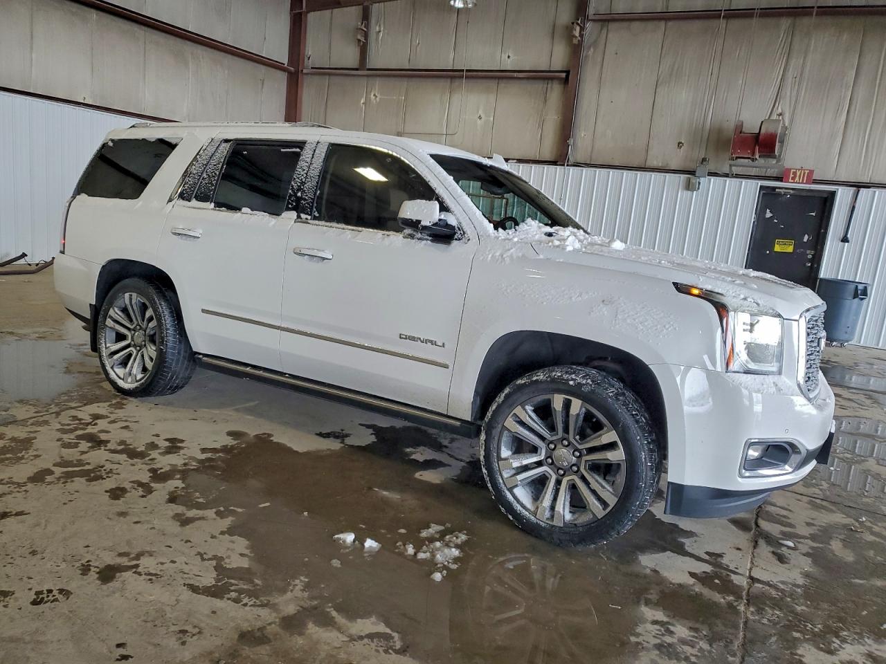GMC Yukon Denali Image 8