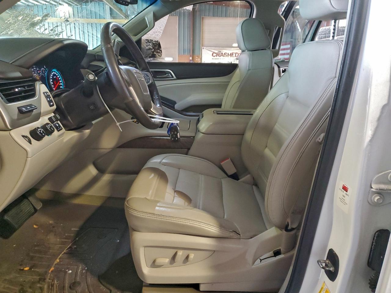 GMC Yukon Denali Image 13