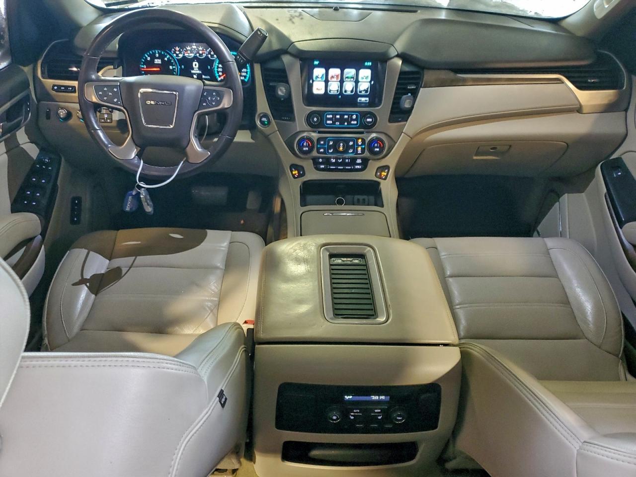 GMC Yukon Denali Image 6