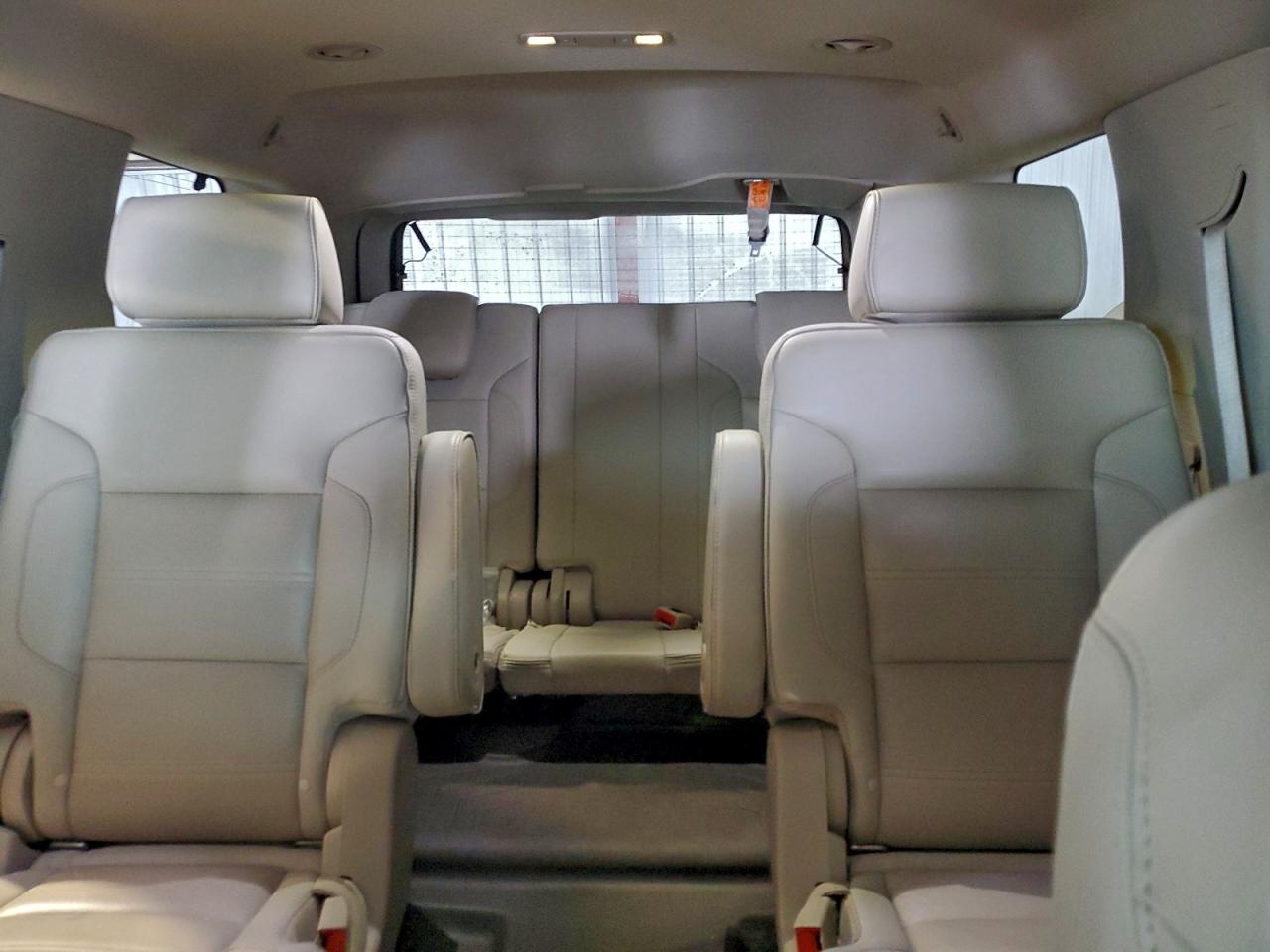 GMC Yukon Denali Image 7