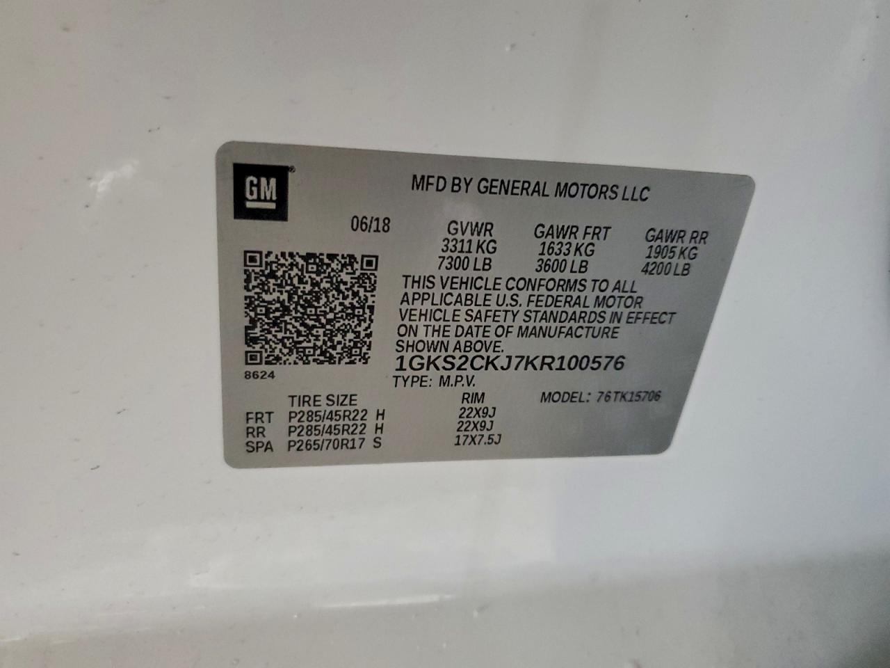 GMC Yukon Denali Image 12