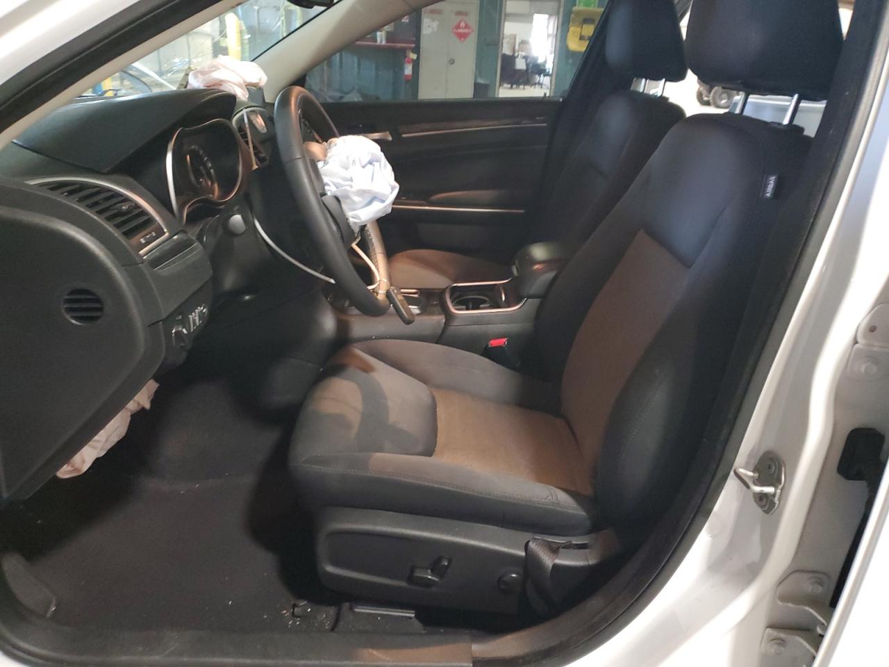 Chrysler 300 Touring Image 3