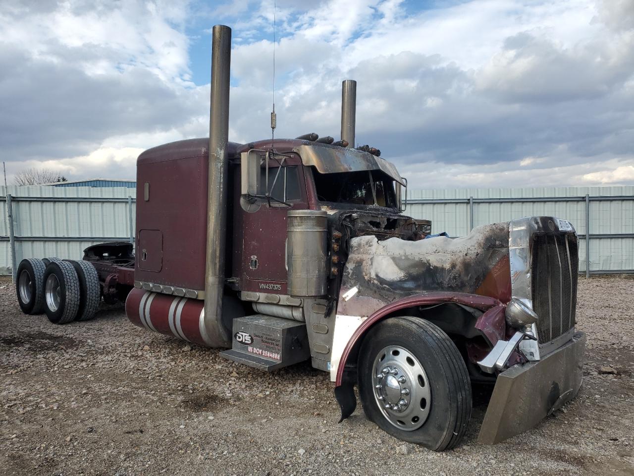 Peterbilt Tractor 379 Image 1
