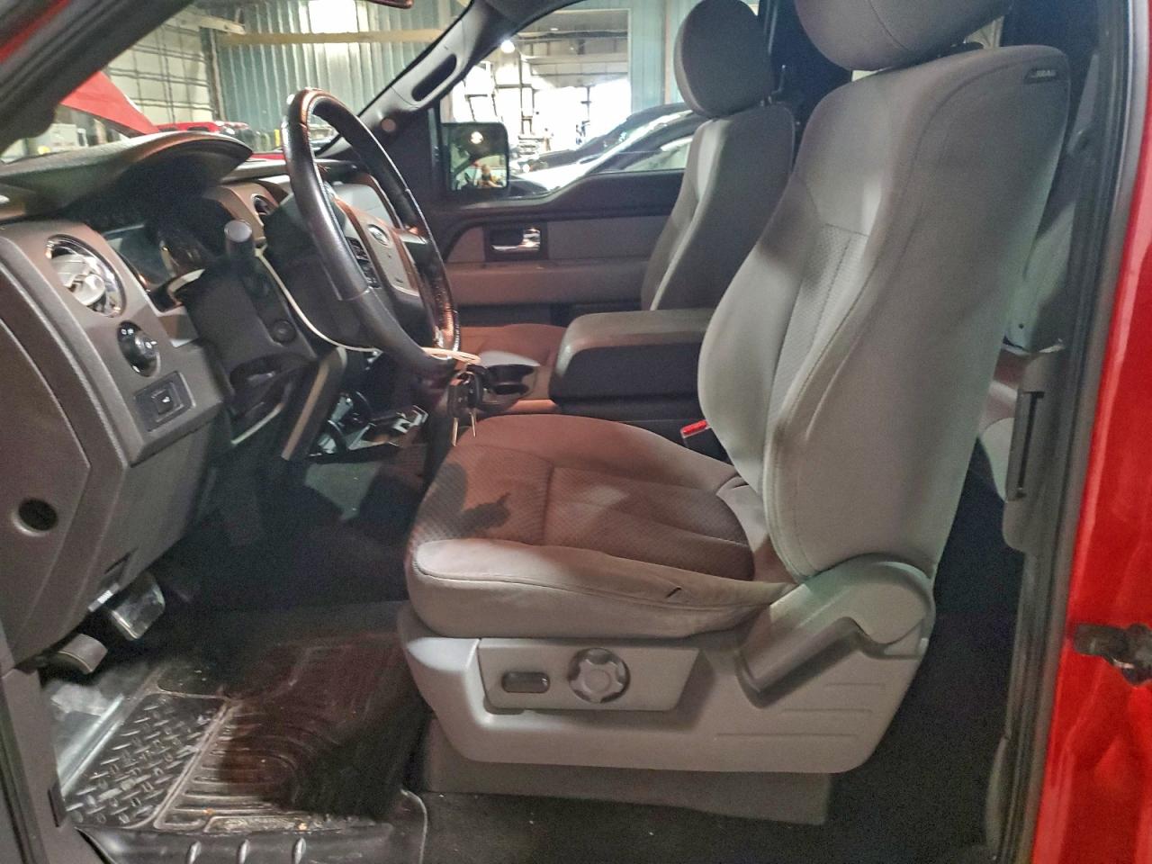 Ford F-150 Super Cab Image 8