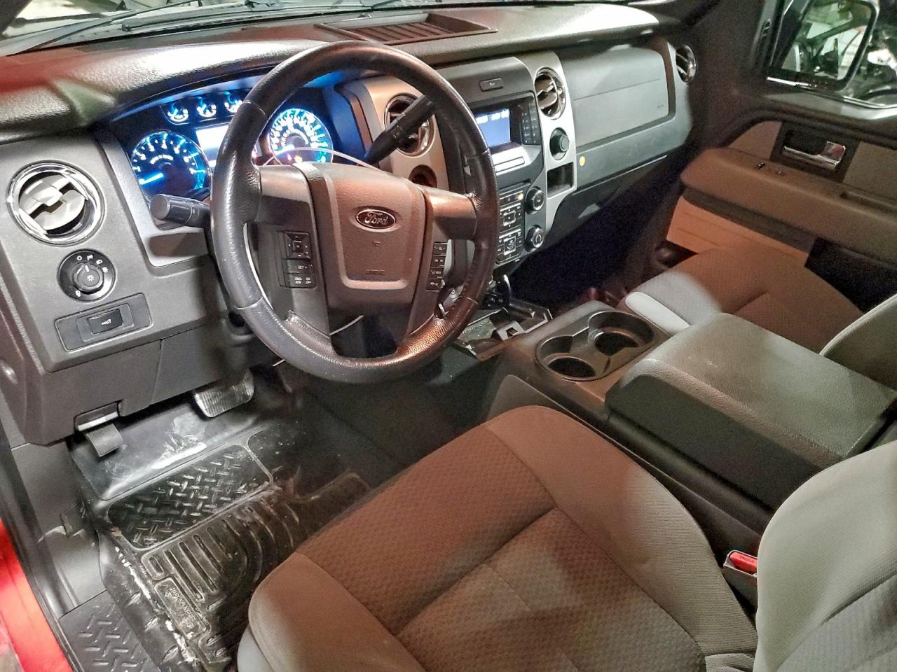 Ford F-150 Super Cab Image 9