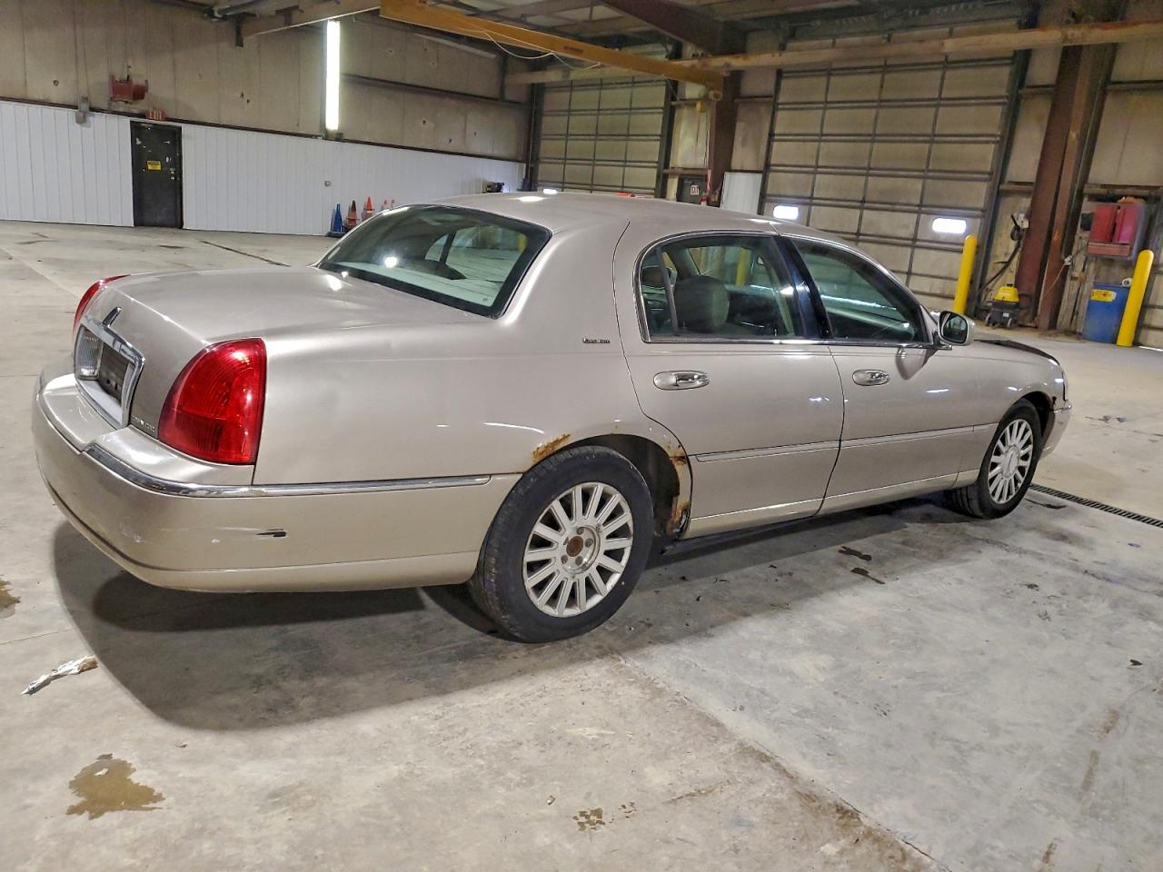 Lincoln Towncar Executive Image 8