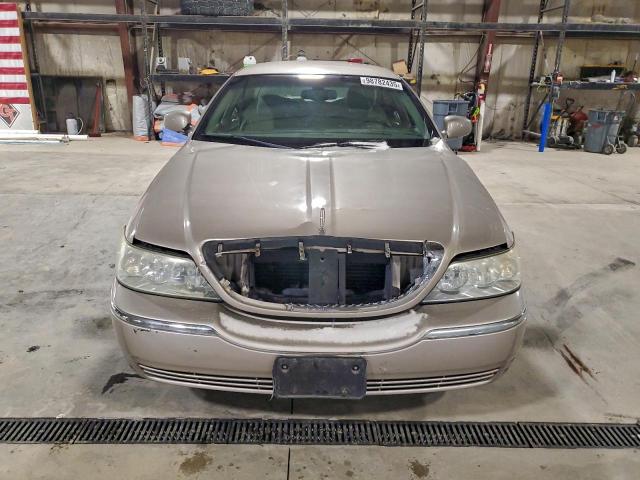 Lincoln Towncar Executive Image 5