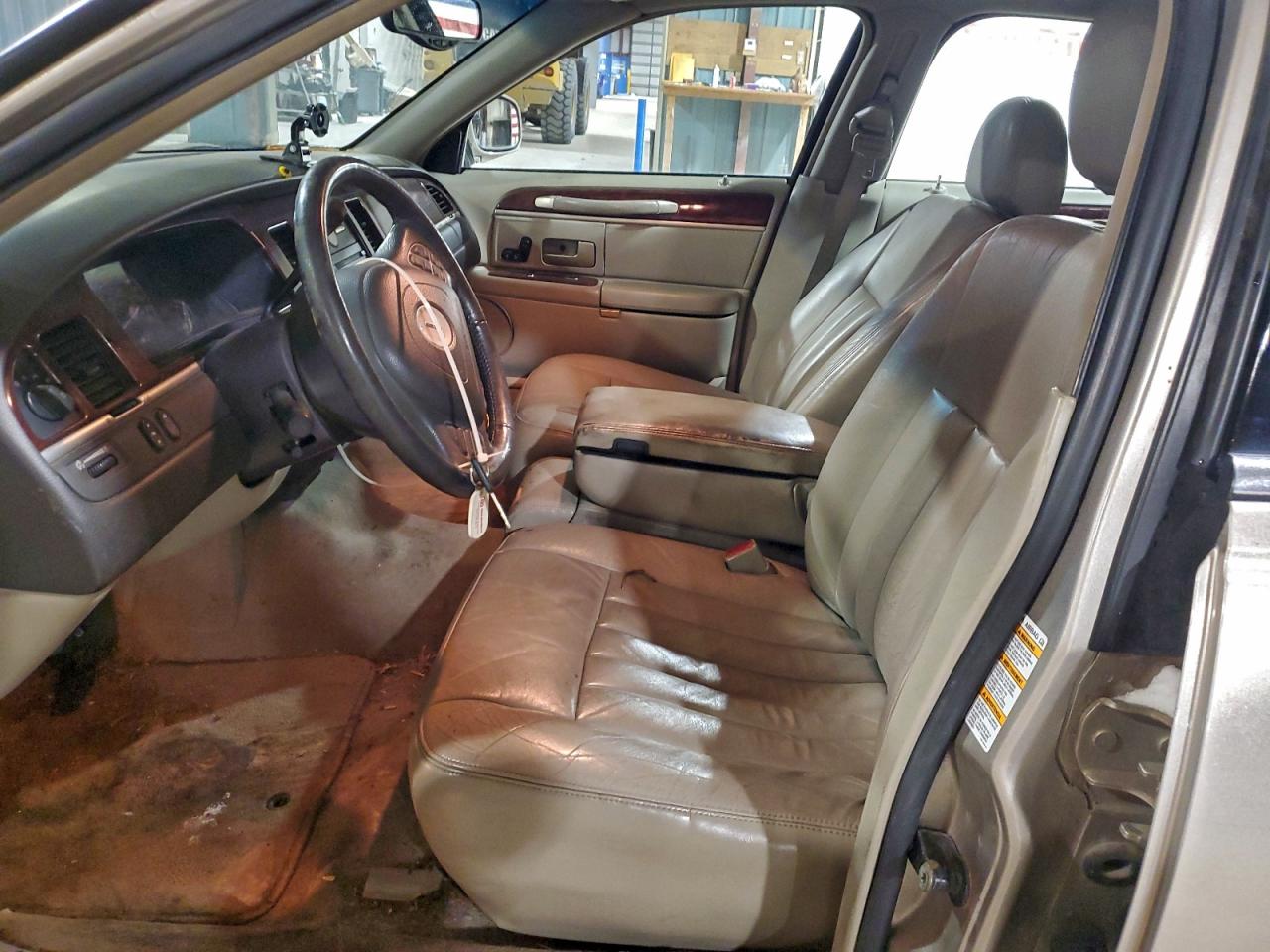 Lincoln Towncar Executive Image 7