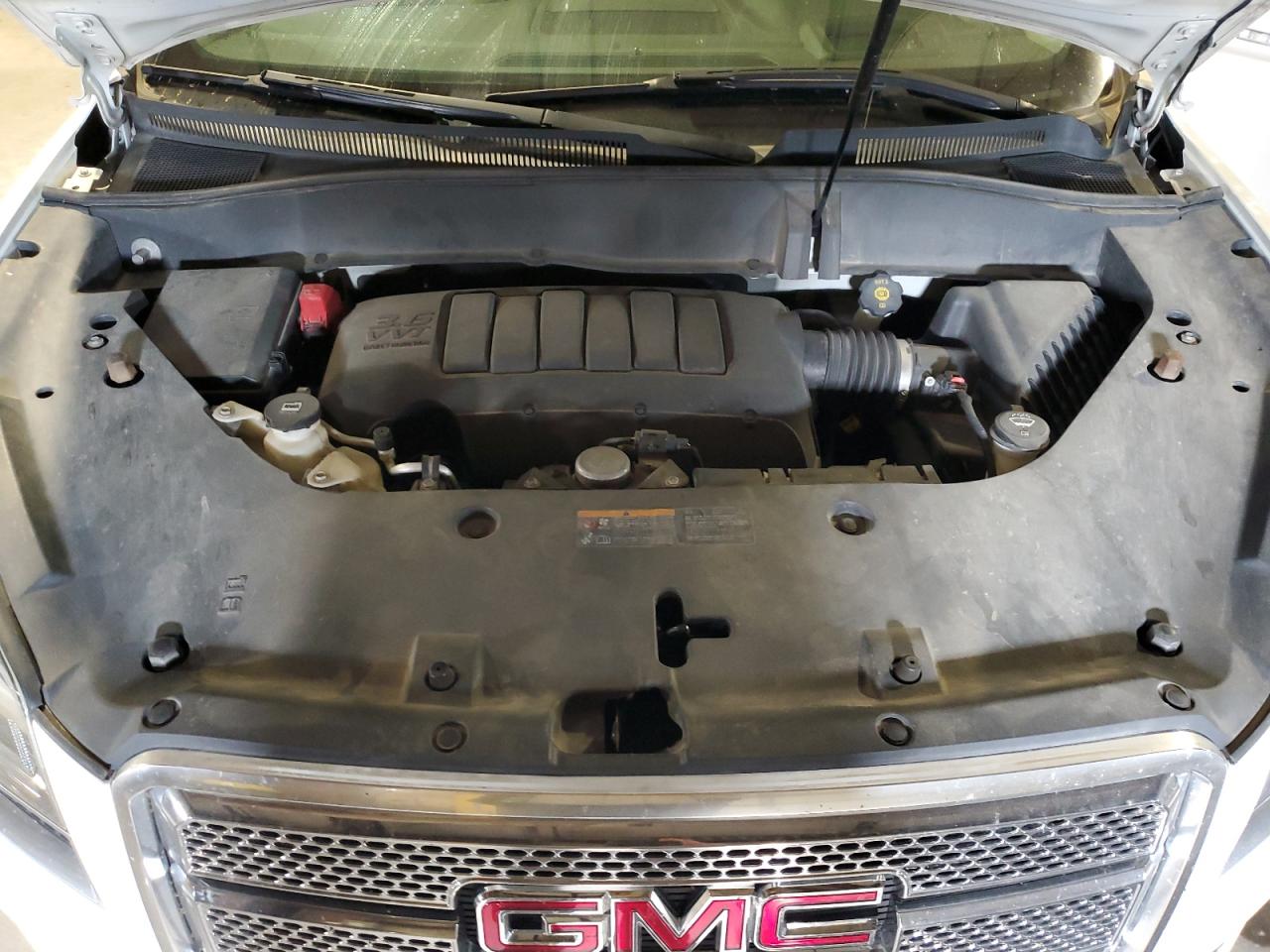 GMC Acadia Denali Image 12